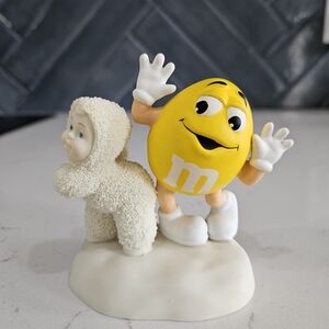 M&M'S Yellow Character Figurine with White Snow Baby